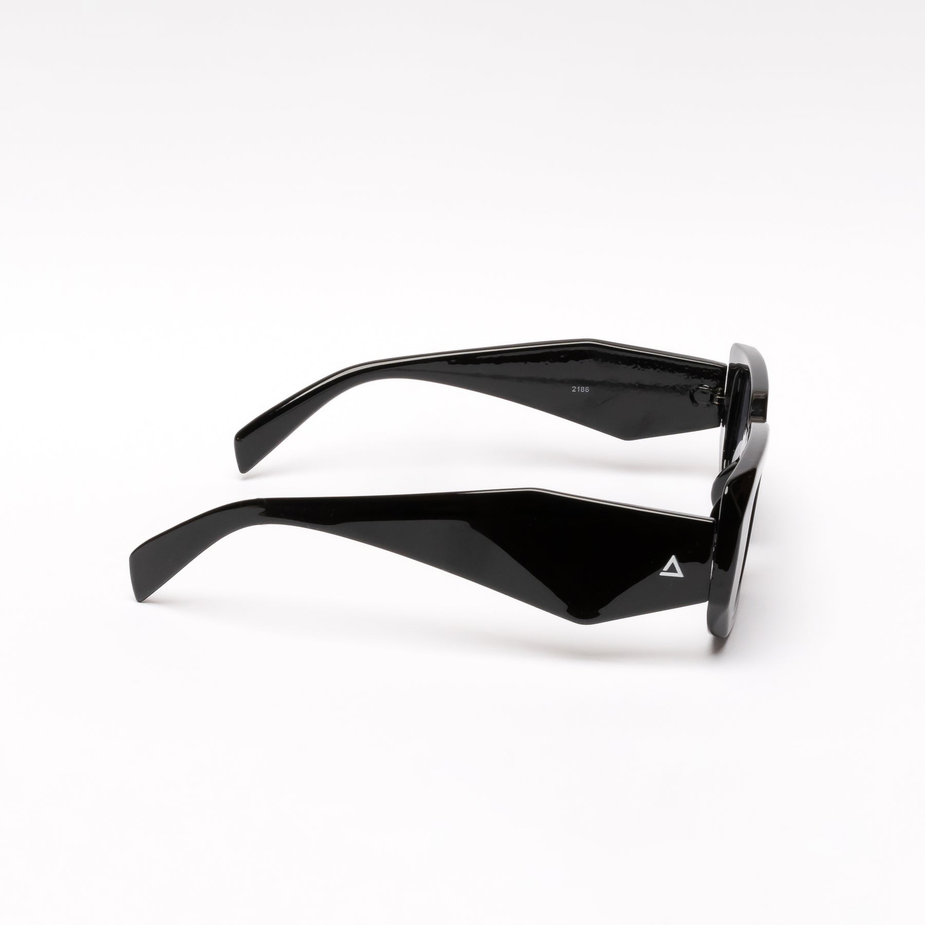 BOMBAY BLACK | BLACK MIRROR