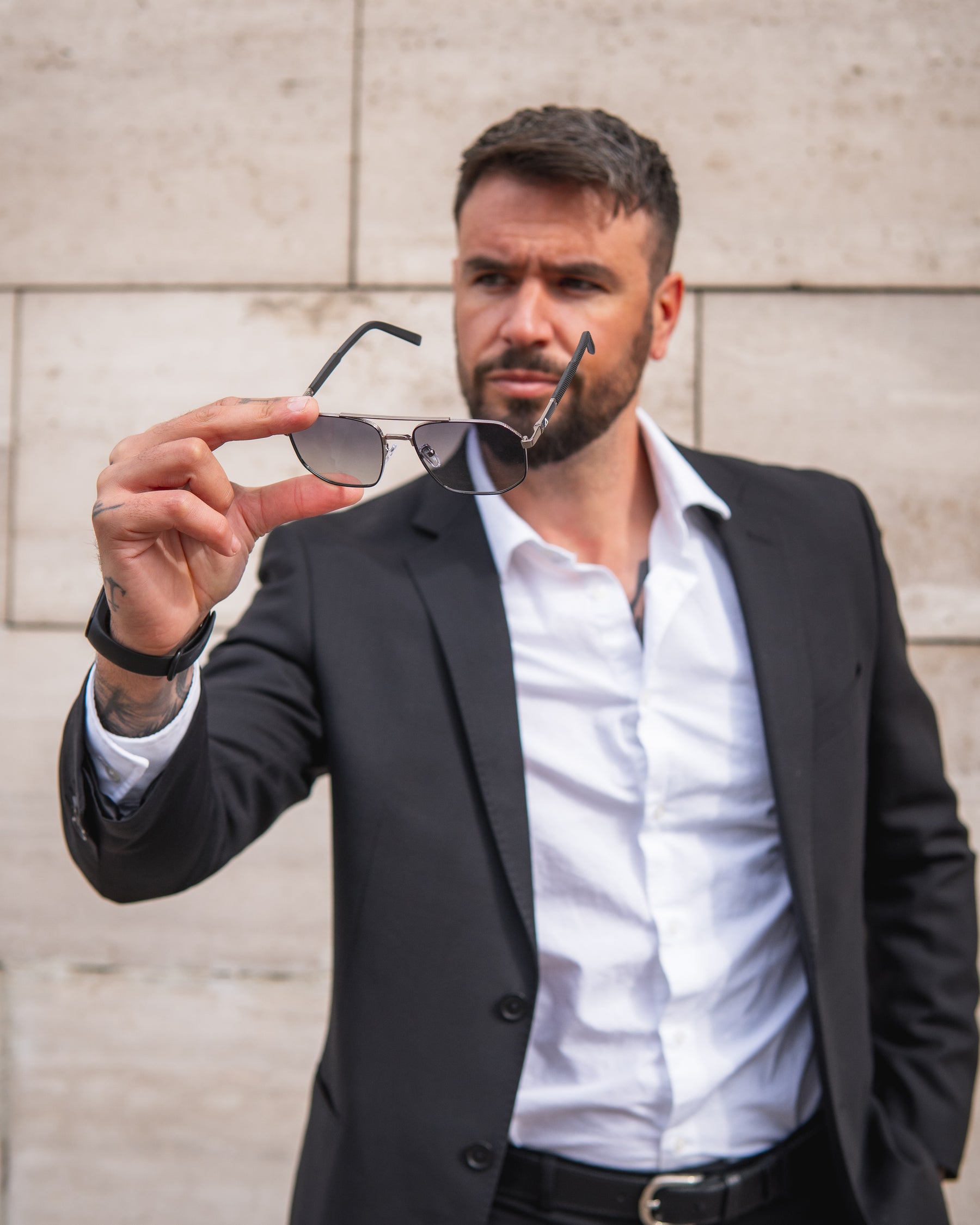 MONTELLA BLACK | RED MIRROR
