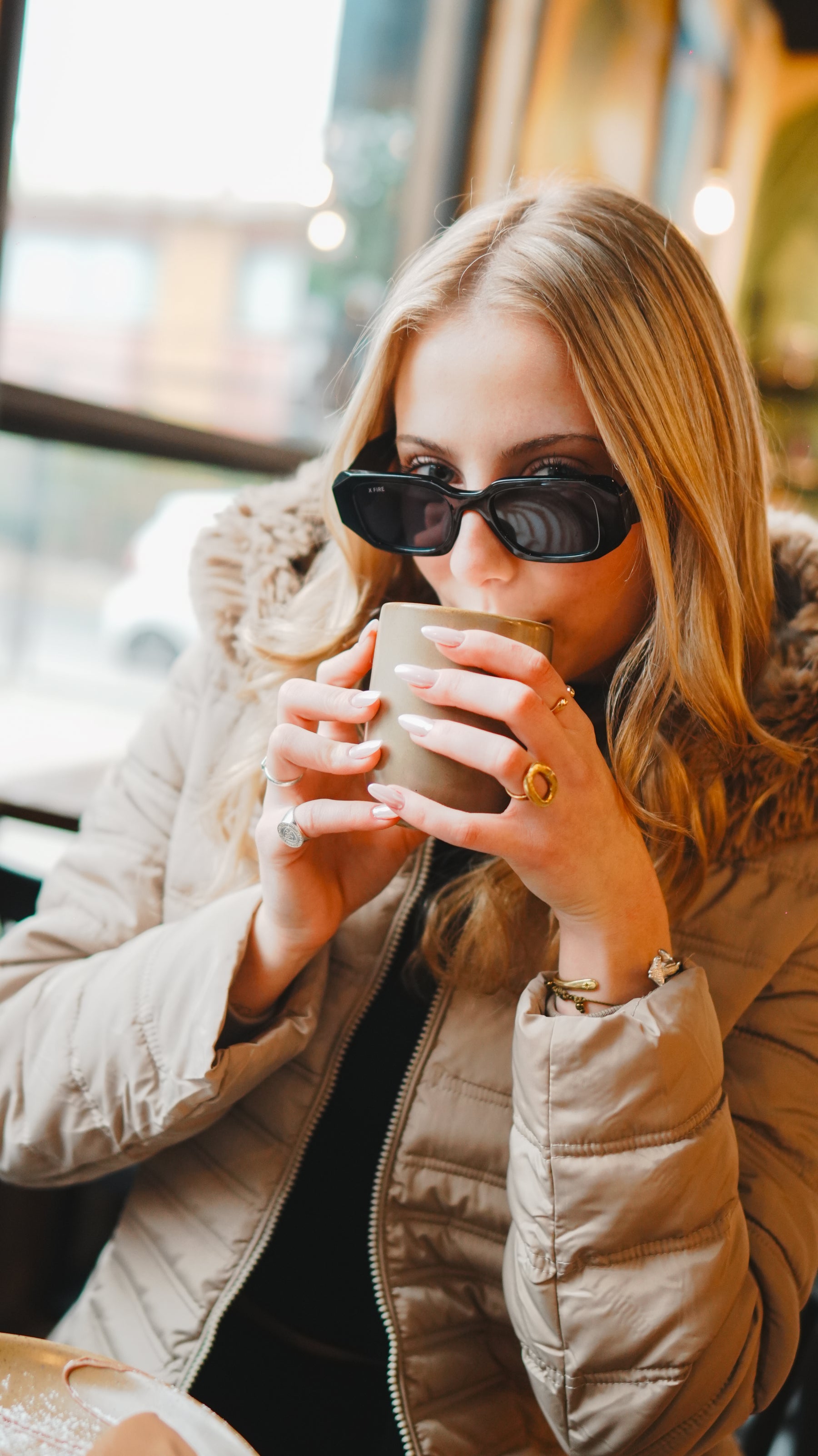 BOMBAY BLACK | BLACK MIRROR