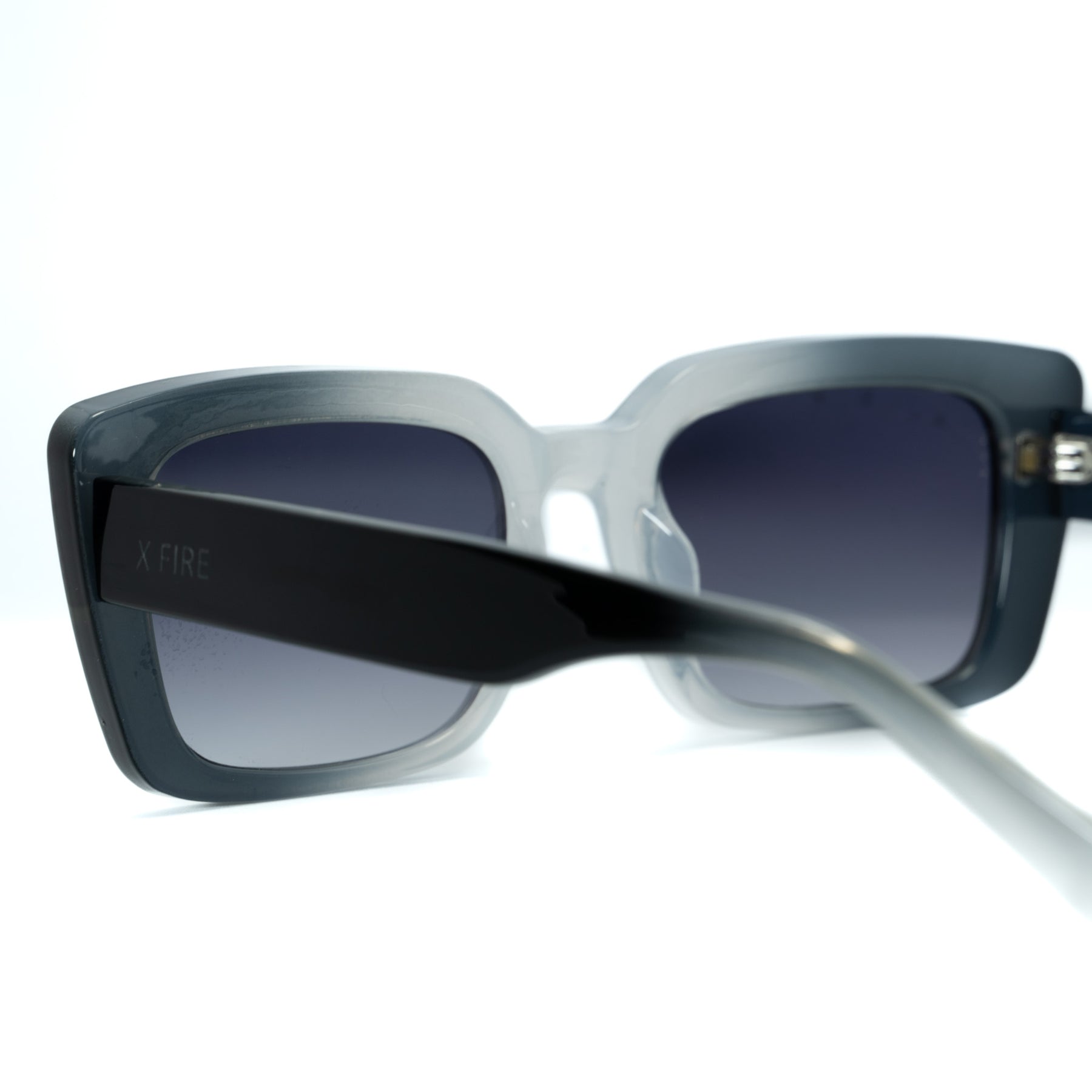 MISSO BLACK AND WHITE | GRAY MIRROR
